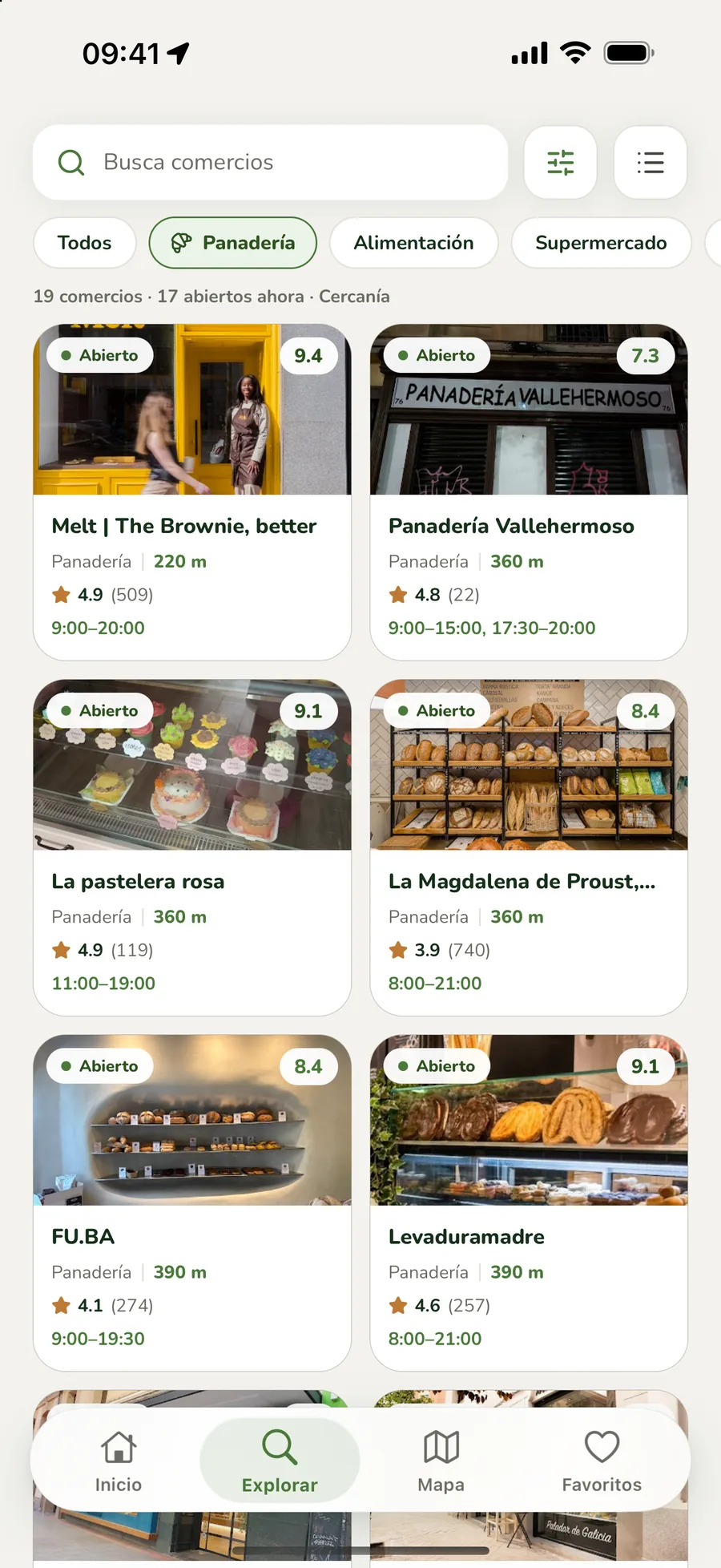 Pantalla Explorar de Auzoko con búsqueda, categorías y comercios cercanos.